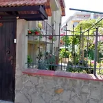 Sokratovi Guest house Obzor
